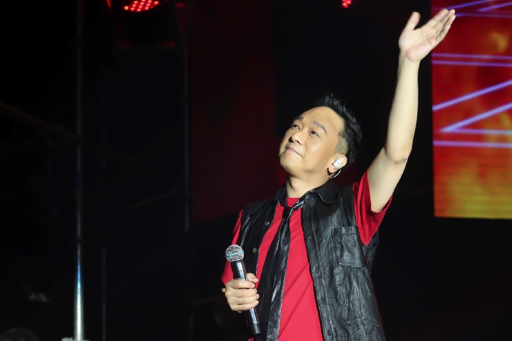 领创大地城摇滚音乐节